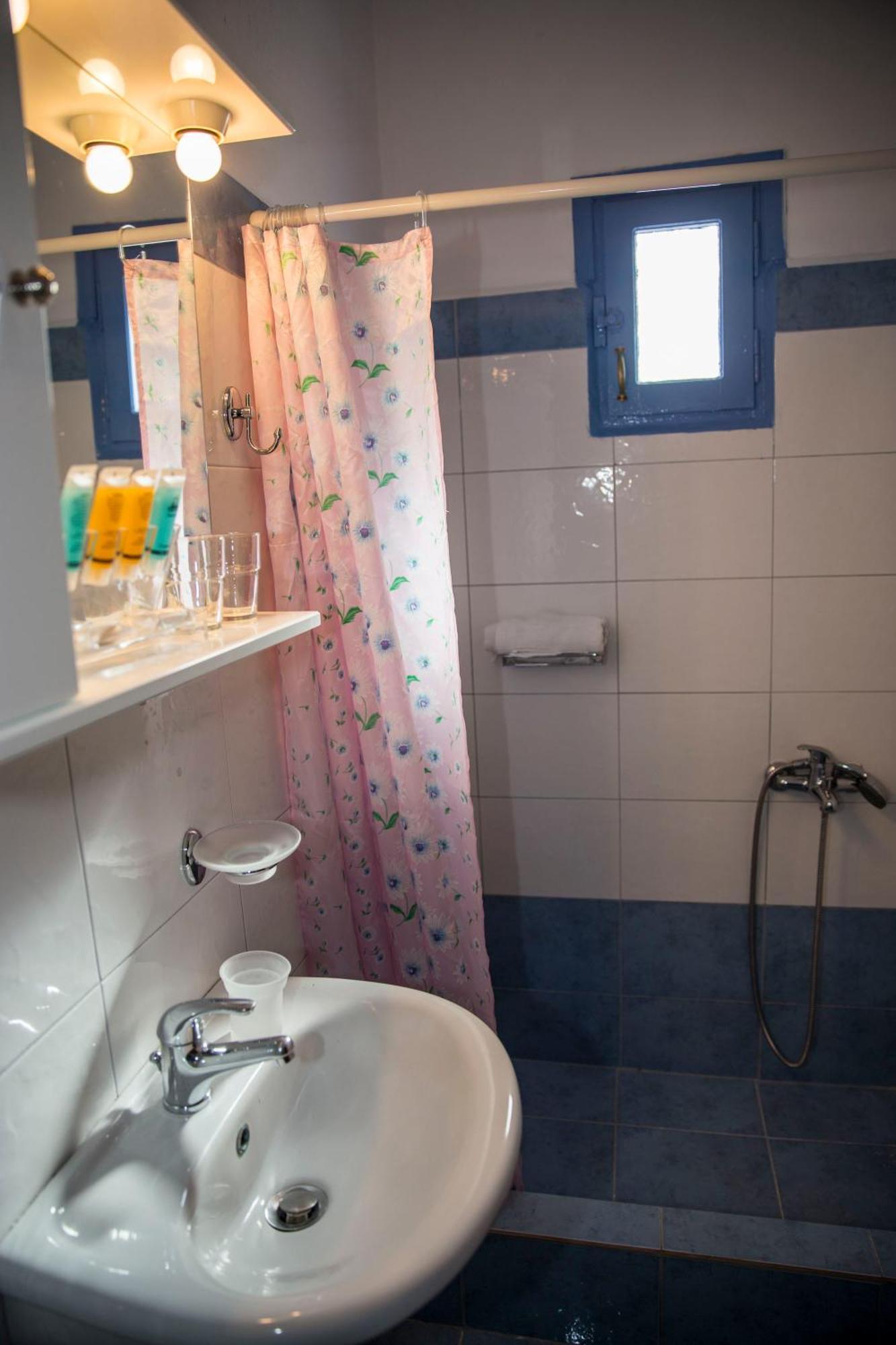 Togias Hotel Aegina Dış mekan fotoğraf